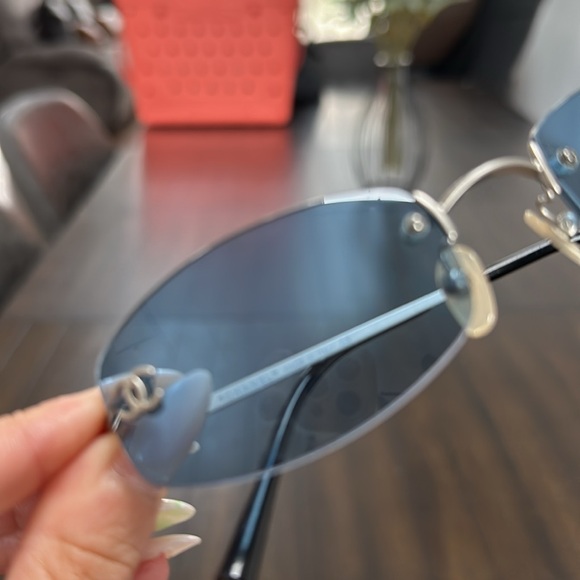 Chanel sunglasses - Picture 2 of 2